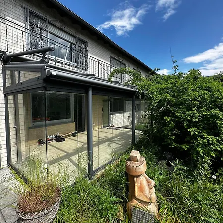 Wohlfuehlen Mit Viel Raum Und Garten Am Rhein Andernach