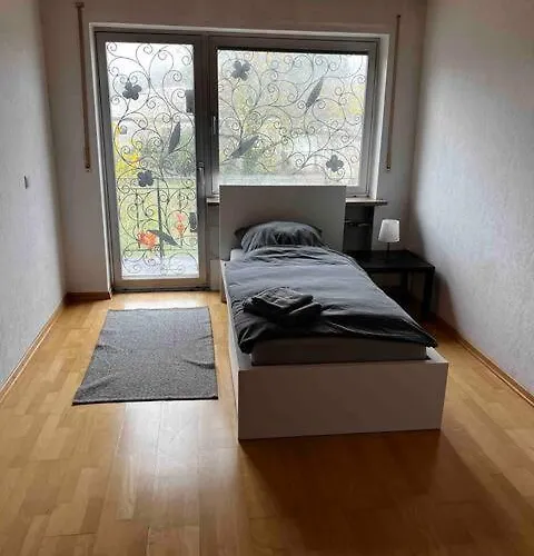 Wohlfühlen Mit Viel Raum Und Garten Am Rhein